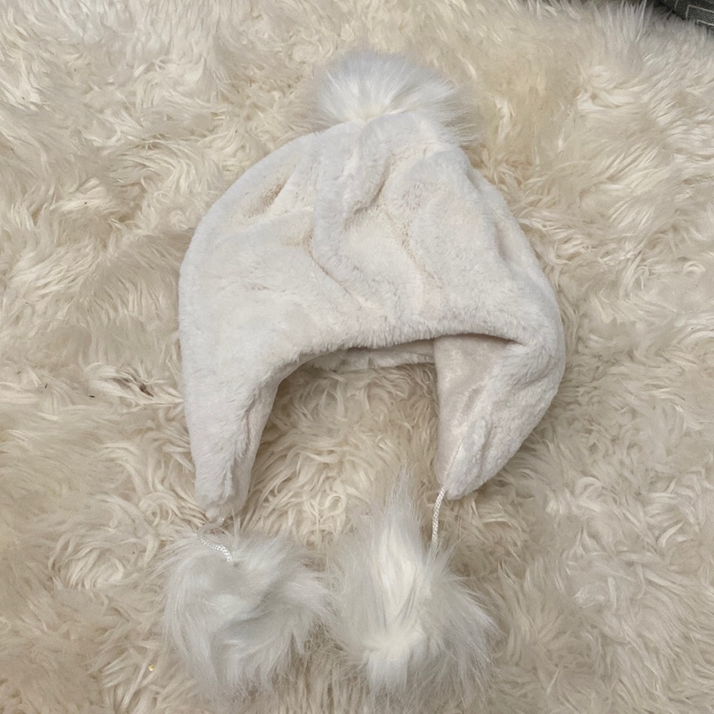 • Tucker + Tate Fluffy Beanie •